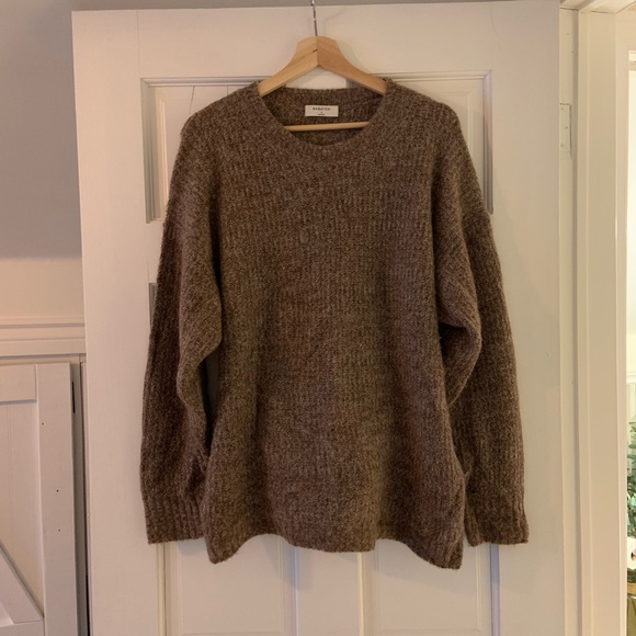 Aritzia Group by Babaton oversized knit sweater with optional belt. Size small - Picture 1 of 4